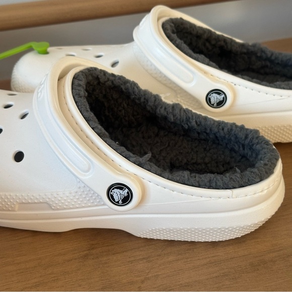 NWT CROCS Women’s 9, Men’s 7 Classic Lined Clog - Picture 13 of 16